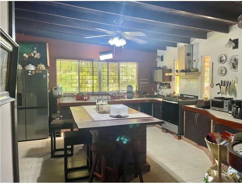 LAS CUMBRES / 3502M2 / 5 BEDROOMS / SWIMMING POOL / GARDEN