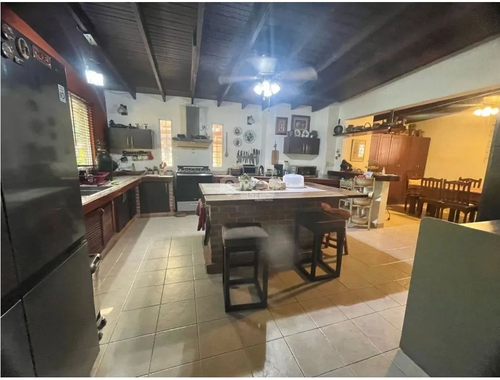 LAS CUMBRES / 3502M2 / 5 BEDROOMS / SWIMMING POOL / GARDEN