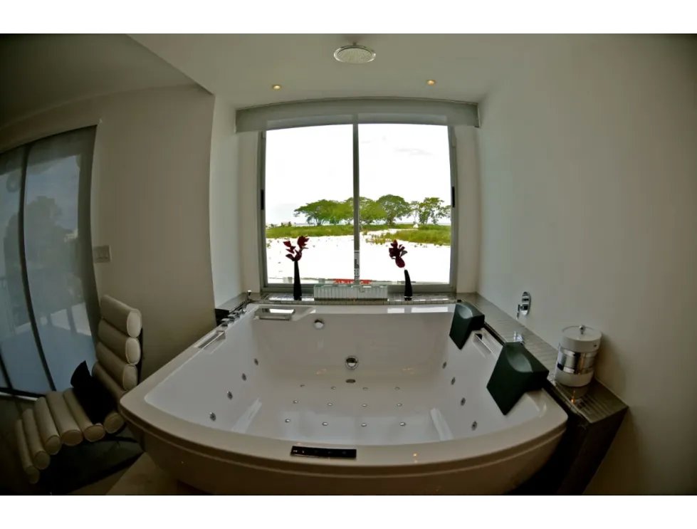 PLAYA BLANCA / 900 M2 / 9 HABITACION / 10 BAÑOS / 2 JACU / PISCINA