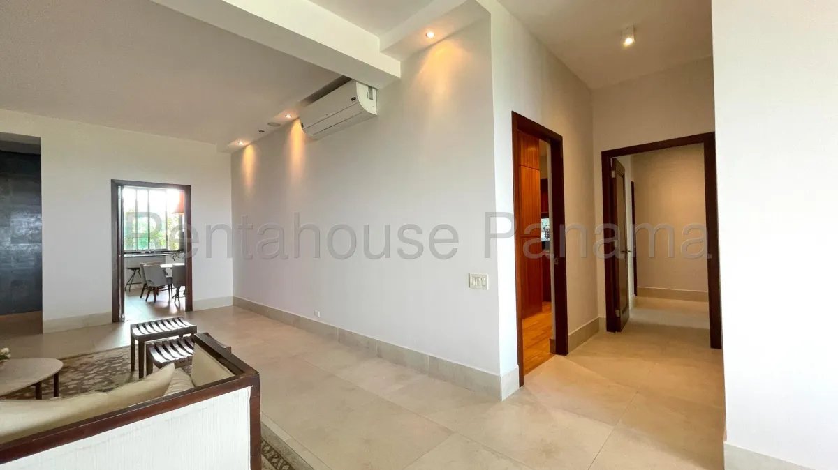 Alquiler de Espectacular Apartamento Con Amplia Terraza en Amador 26*8206Mfk