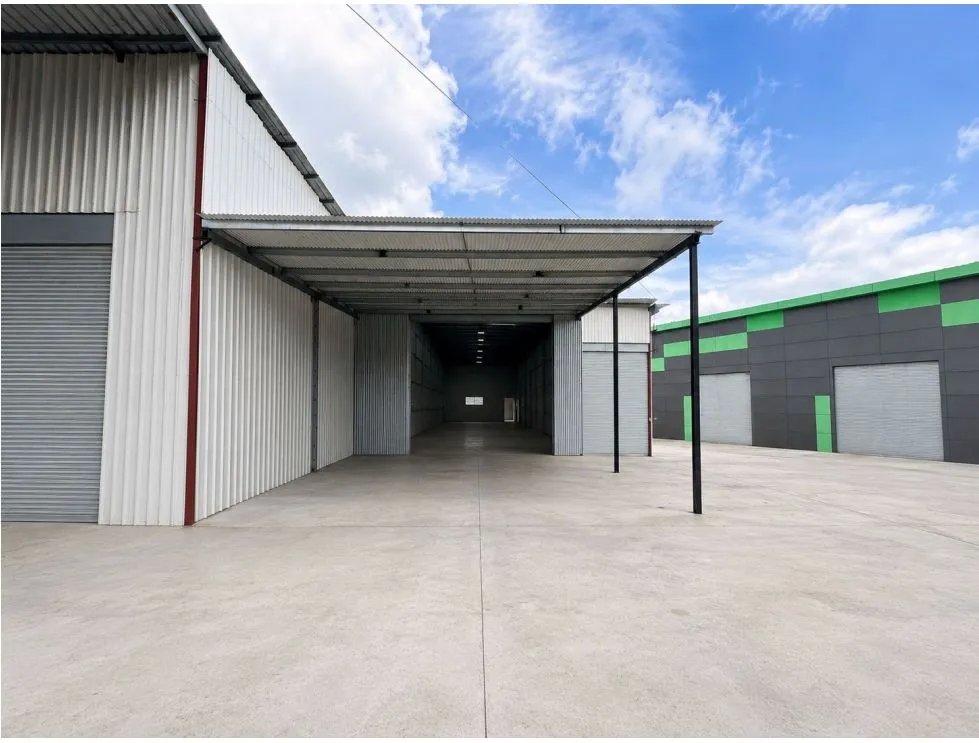 Alquiler de Galera en Parque Industrial Mañanitas | 180m2