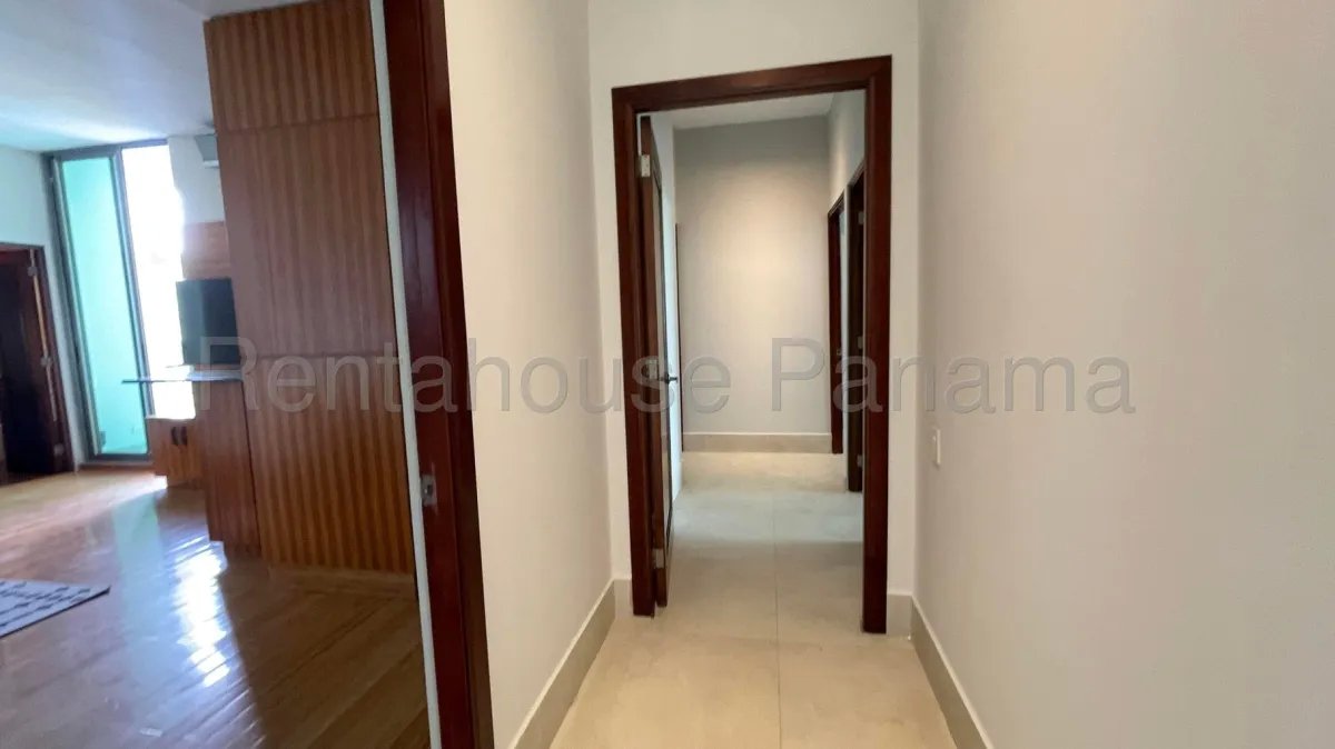 Alquiler de Espectacular Apartamento Con Amplia Terraza en Amador 26*8206Mfk