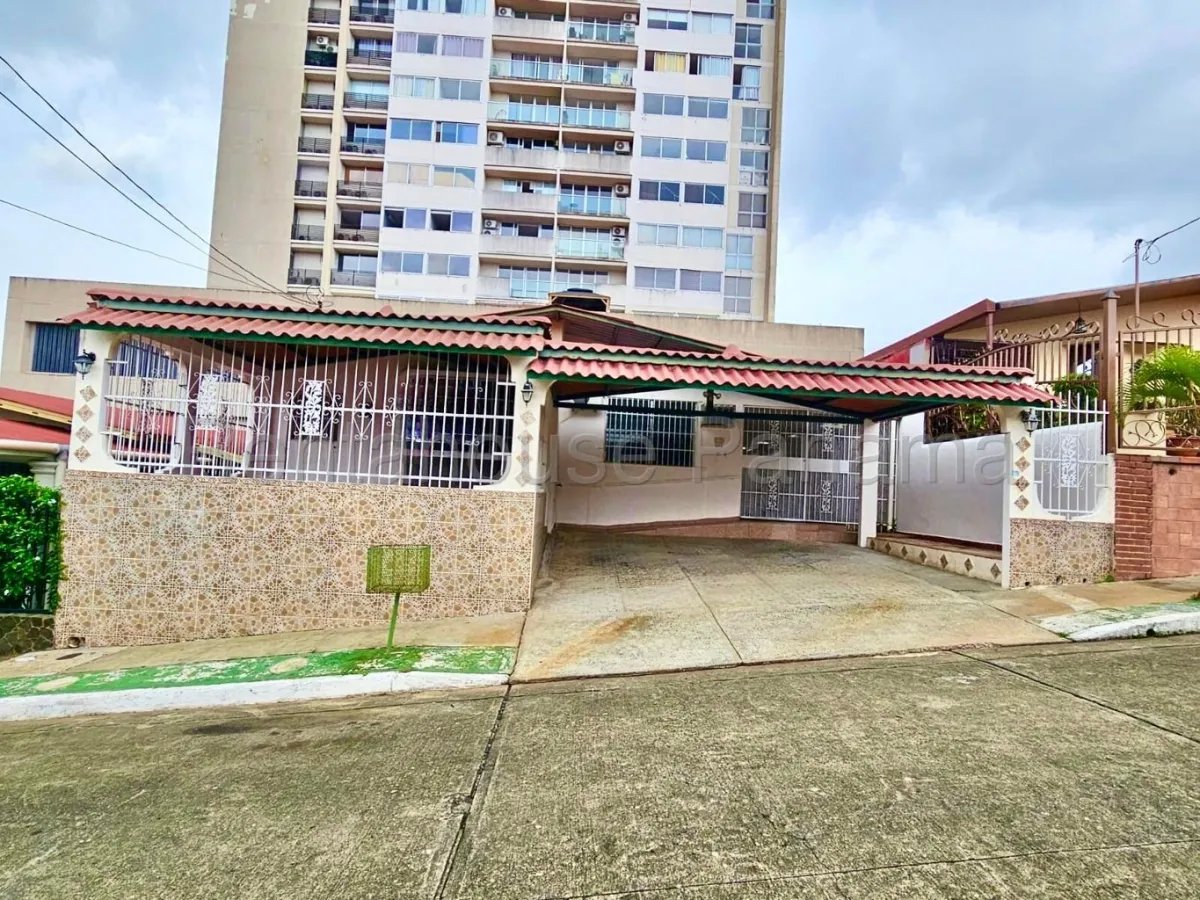 Venta de Casa Remodelada en Villa Lucre 27*2032Mfk