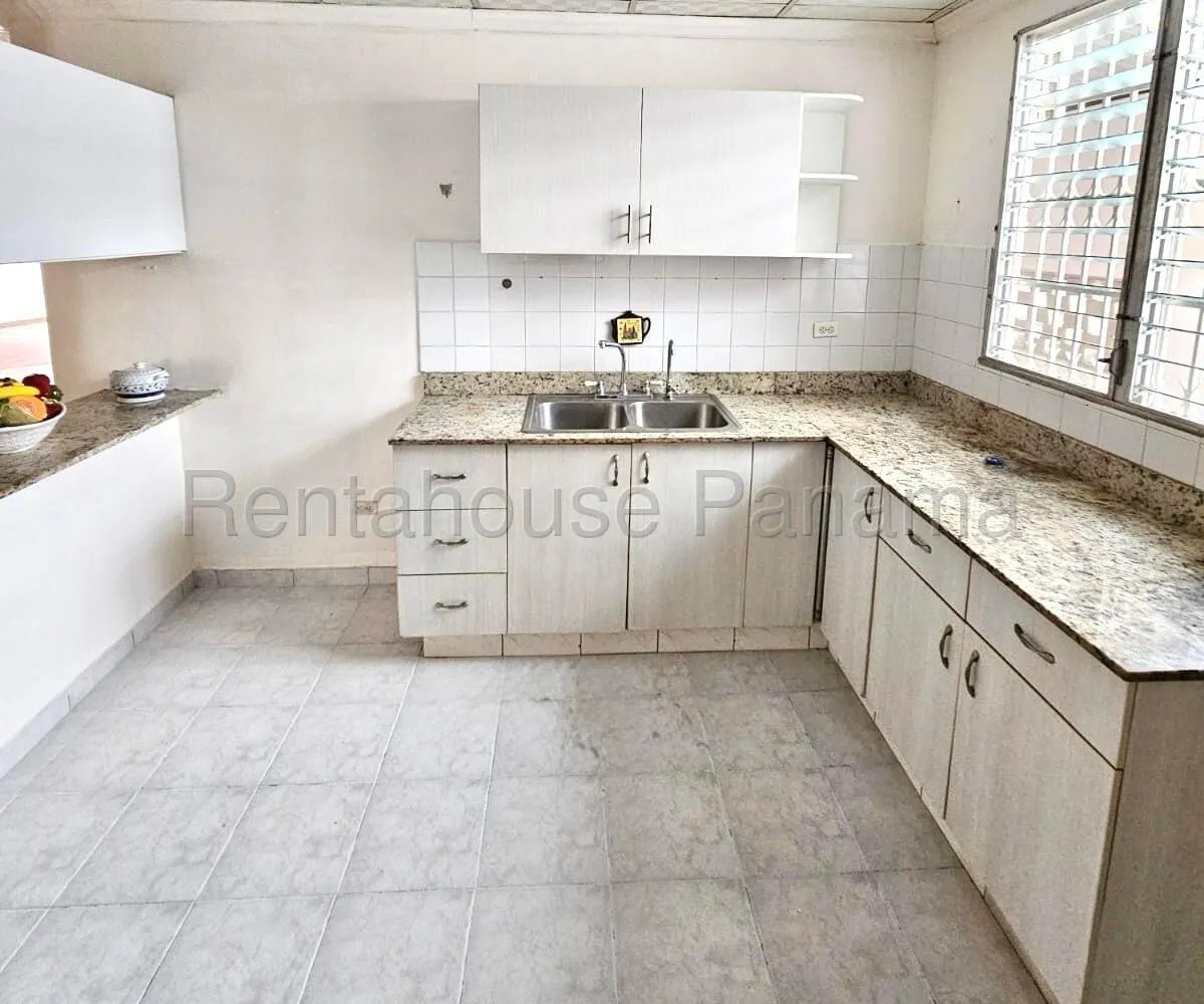 Venta de Casa Remodelada en Villa Lucre 27*2032Mfk