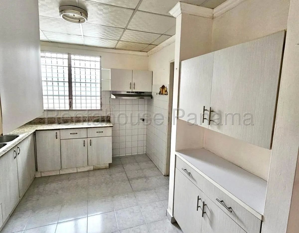 Venta de Casa Remodelada en Villa Lucre 27*2032Mfk