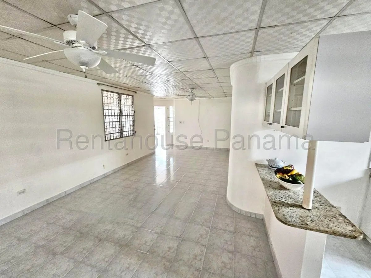 Venta de Casa Remodelada en Villa Lucre 27*2032Mfk