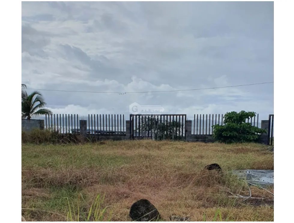 SE VENDE TERRENO EN PUNTA CHAME 1100 M2 FRENTE AL MAR CON ZONAS VERDES