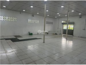 LOCAL / PEDREGAL / 315M / 7 PARKING / AMPLIO ESPACIO / ESQUINA