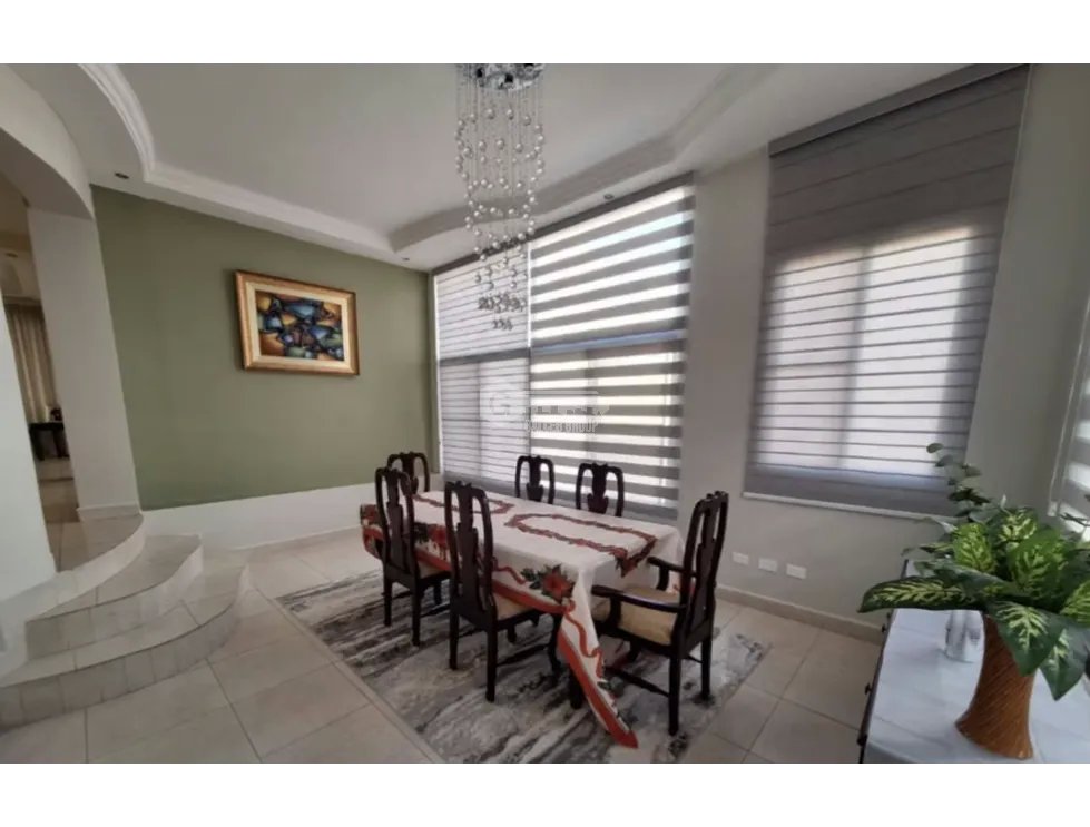 SE VENDE CASA AMPLIA 570 M2 EN HATO PINTADO LOS GUAYACANES DUPLEX