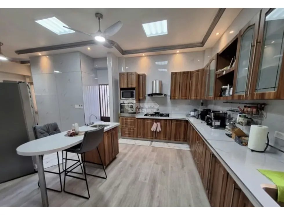 HATO PINTADO / LOS GUAYACANES / 5 HABITACIONES / 570 M2 / CASA DUPLEX
