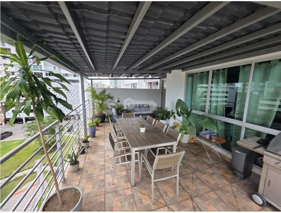 FOR SALE: TRANSISTMICA CENTRAL PARK APARTMENT 150M² WITH PRIVATE TERRACE