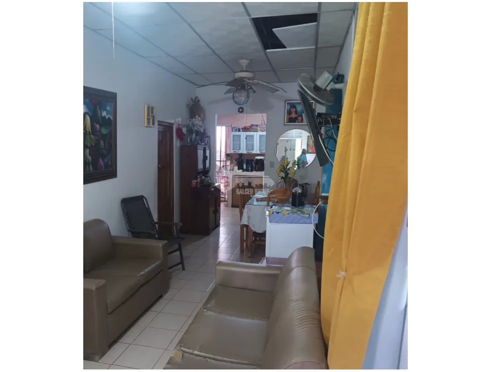 SE VENDE CASA EN CHORRERA  270 M2 CON TERRAZA Y ZONAS VERDES