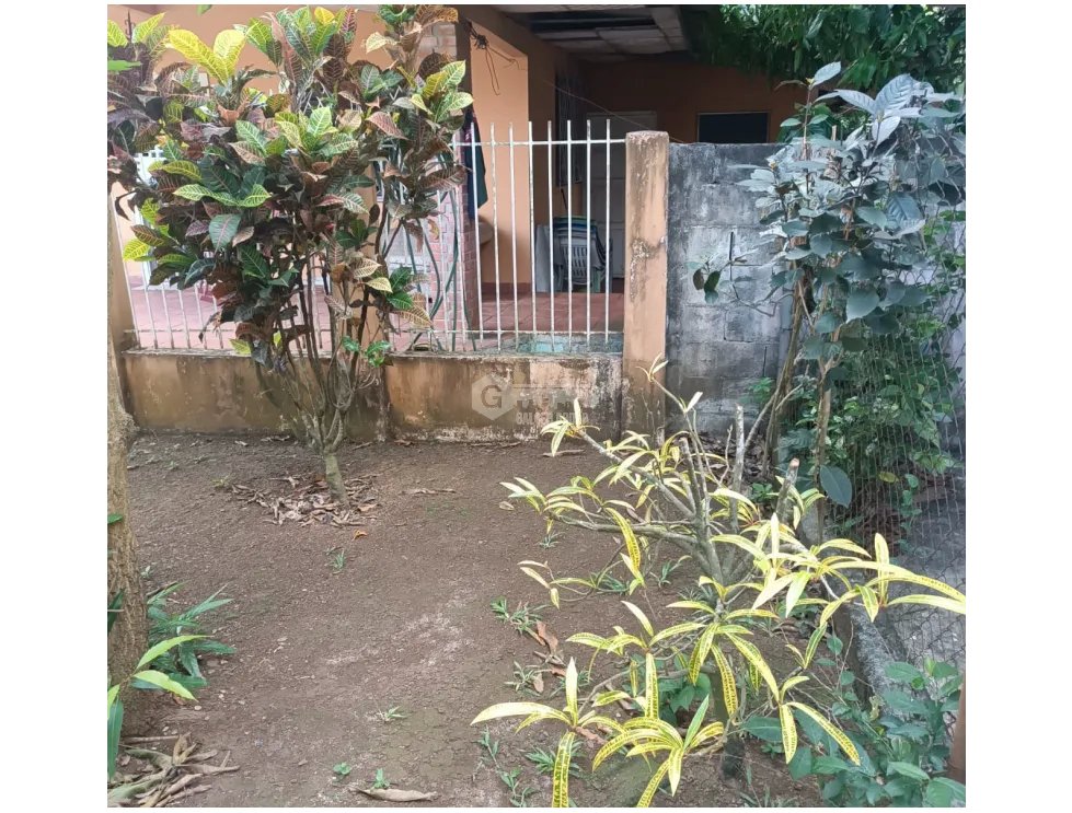 SE VENDE CASA EN CHORRERA  270 M2 CON TERRAZA Y ZONAS VERDES