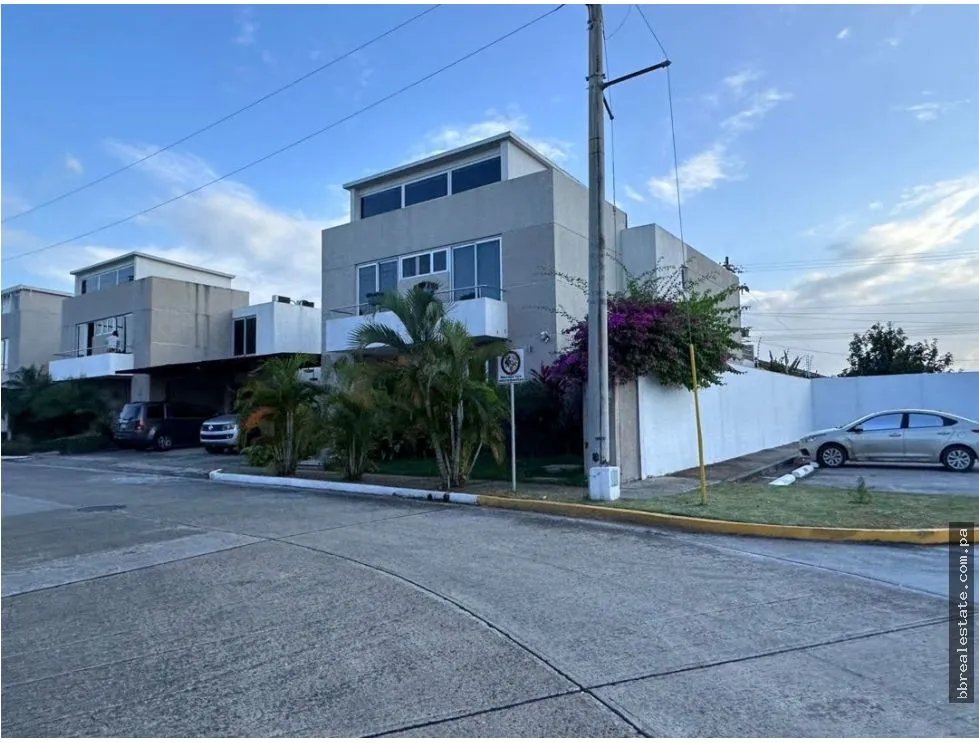 House for Sale in PH Villa Sur, Costa Sur