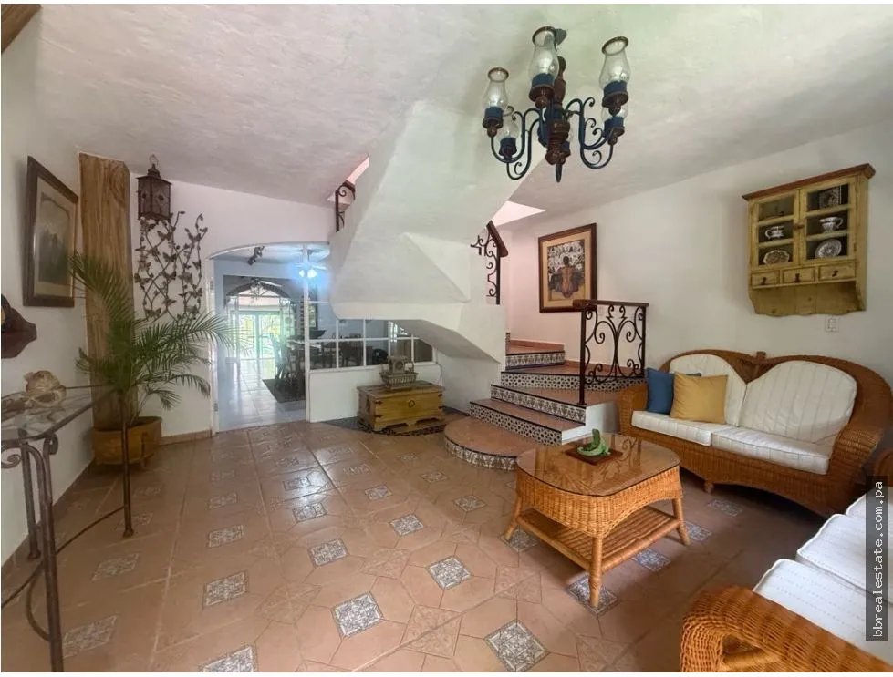 Sale of House in Coronado Golf Club, Coronado Beach