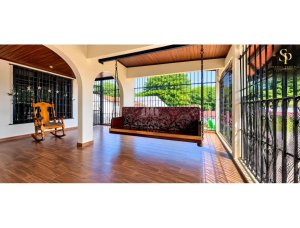 Sale of Spacious House in Villa de la Fuente Near Pricesmart
