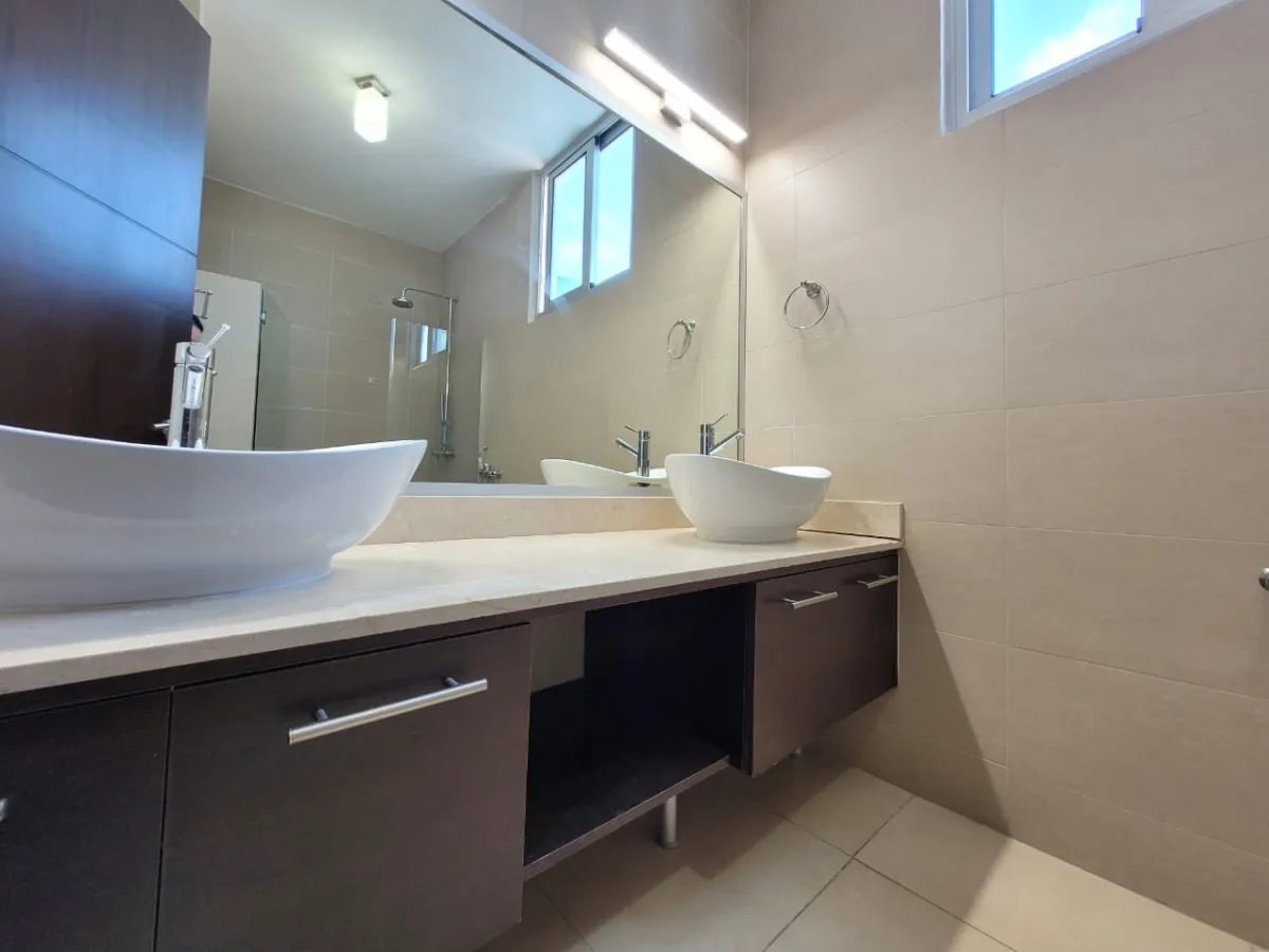 APARTAMENTO AMOBLADO EN ALQUILER – AVENIDA BALBOA (194m2)