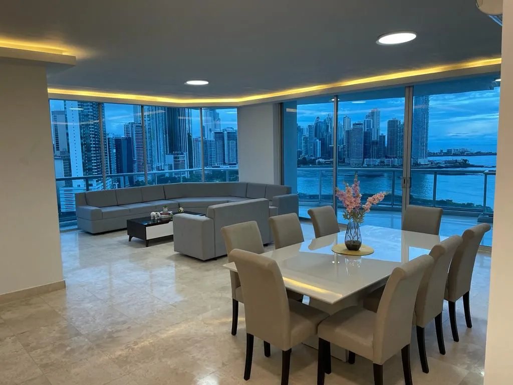 APARTAMENTO AMOBLADO EN ALQUILER – AVENIDA BALBOA (194m2)