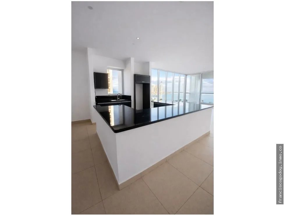 Apartment for Rent and/or Sale on Avenida Balboa