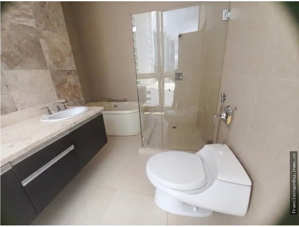 Apartment for Rent and/or Sale on Avenida Balboa