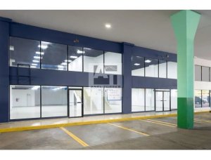 Se alquila local comercial en Chanis Plaza Agora, Parque Lef…