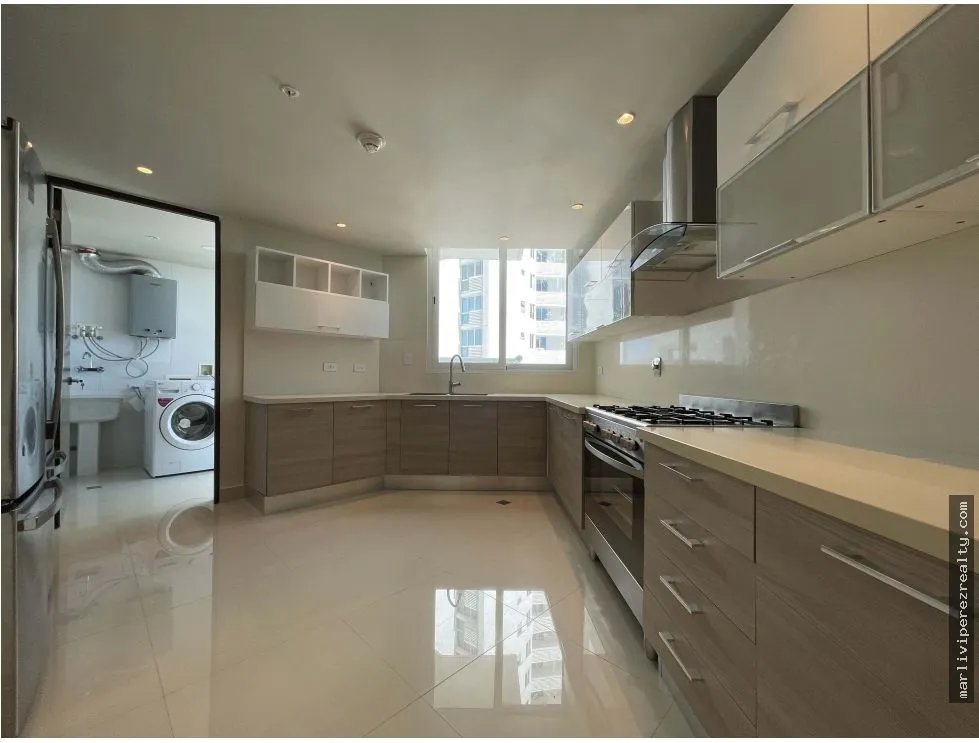 FURNISHED APARTMENT FOR SALE IN COSTA DEL ESTE