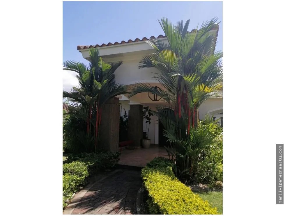 Se vende lujosa y amplia casa en Tucán Country Club