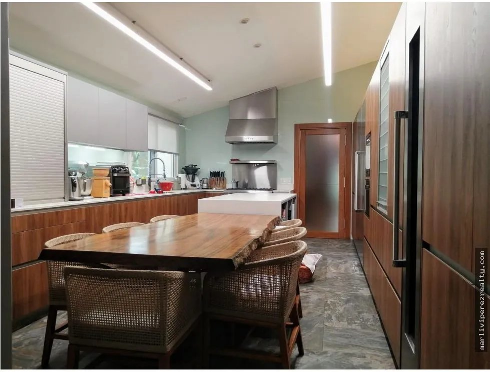 Se vende lujosa y amplia casa en Tucán Country Club
