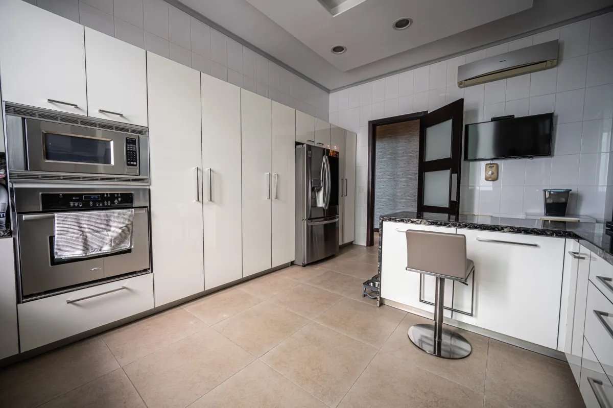 COMPLETE APARTMENT FOR SALE COSTA DEL ESTE 520M2
