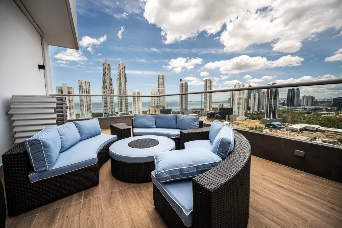 COMPLETE APARTMENT FOR SALE COSTA DEL ESTE 520M2