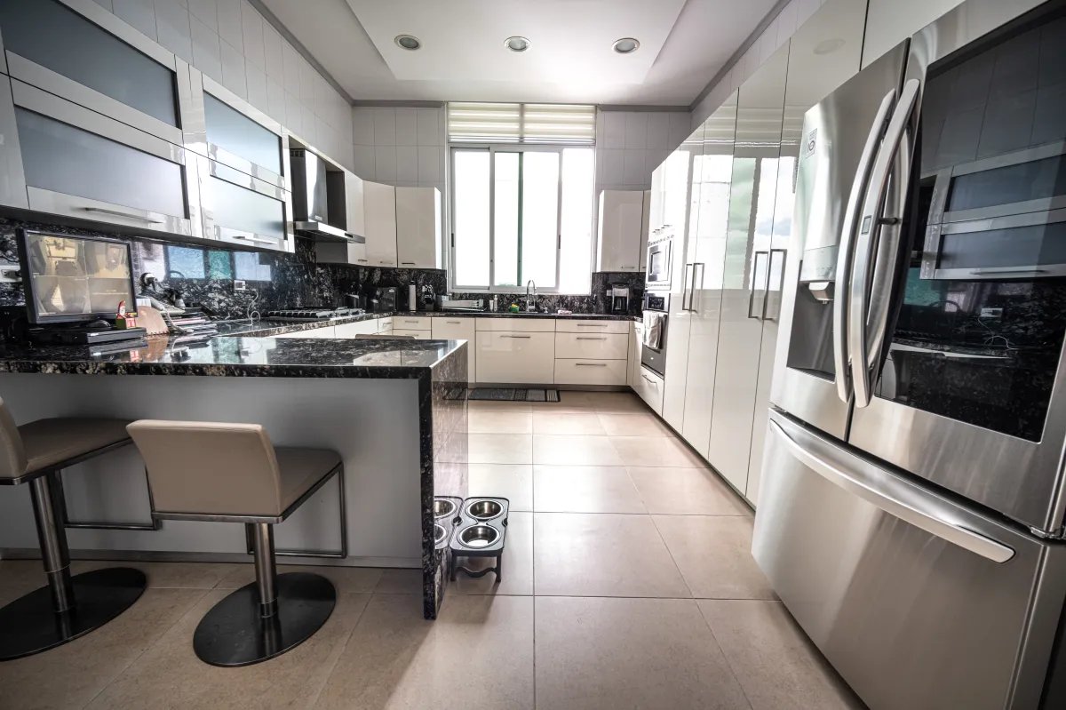 COMPLETE APARTMENT FOR SALE COSTA DEL ESTE 520M2