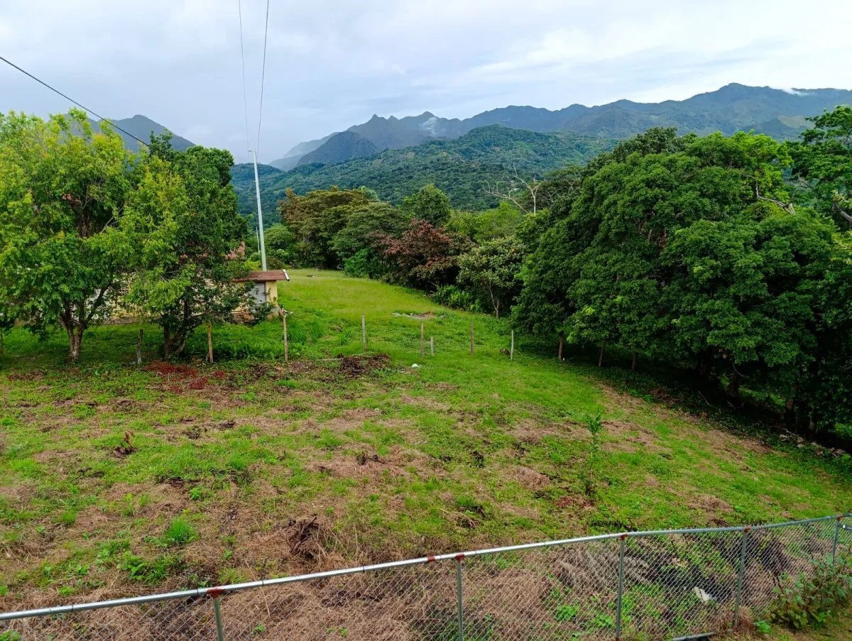 TERRENO CON VISTA A LAS MONTAÑAS EN VENTA EN SANTA FE, VERAGUAS, PANAMÁ