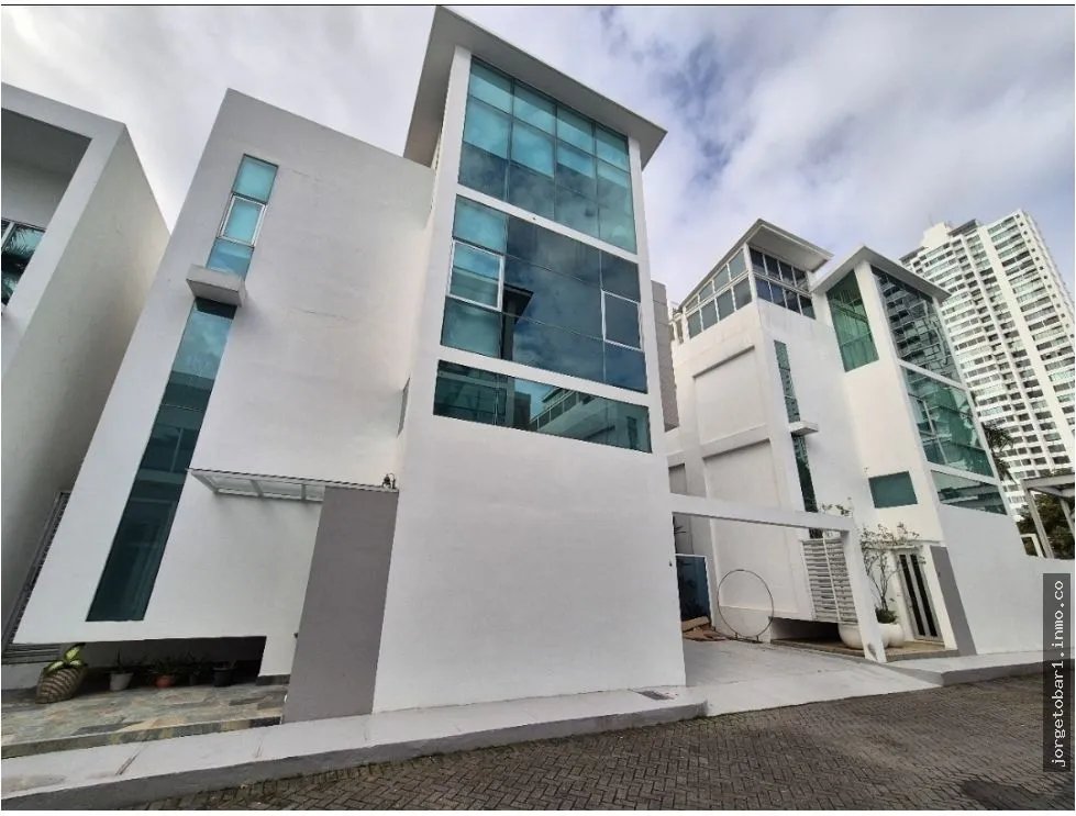 House for Sale Altos del Golf