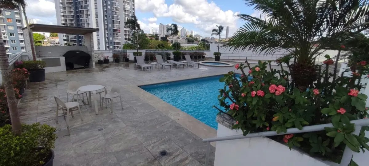 Amplio Apartamento con Terraza en PH Metro View  -  Hato Pintado