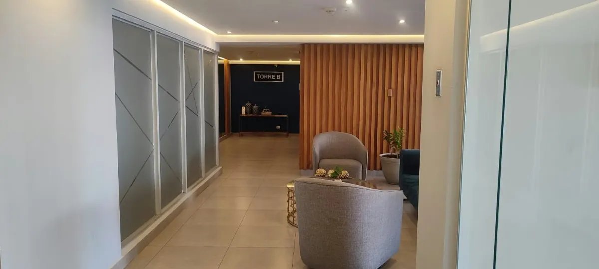 Amplio Apartamento con Terraza en PH Metro View  -  Hato Pintado