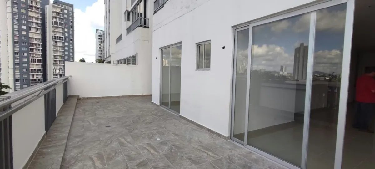 Amplio Apartamento con Terraza en PH Metro View  -  Hato Pintado