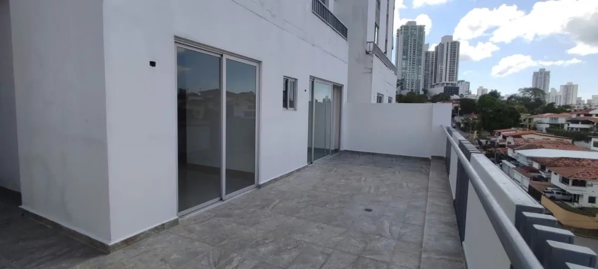 Amplio Apartamento con Terraza en PH Metro View  -  Hato Pintado