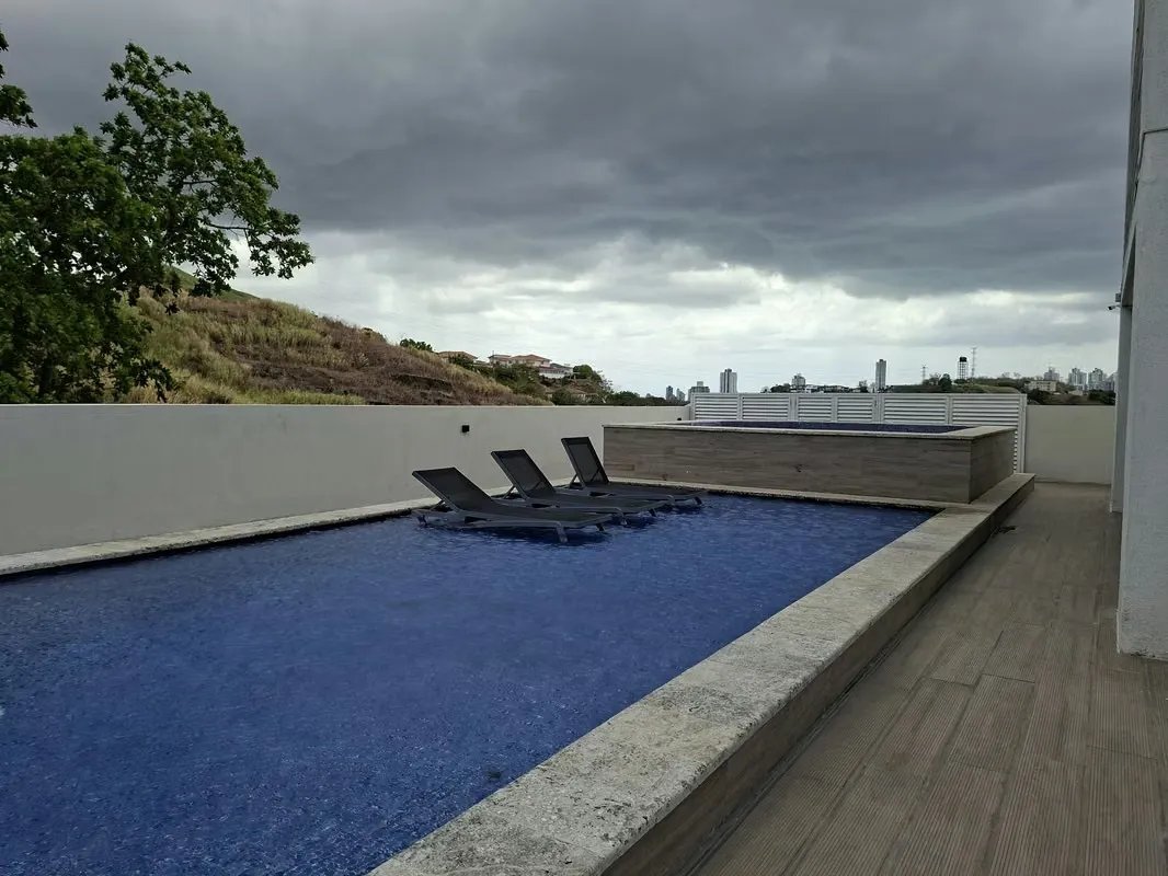 Lujoso Apartamento en PH Country Heights | Altos de Panamá | 218 m²