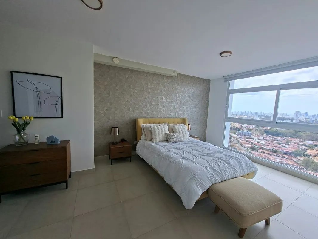 Lujoso Apartamento en PH Country Heights | Altos de Panamá | 218 m²