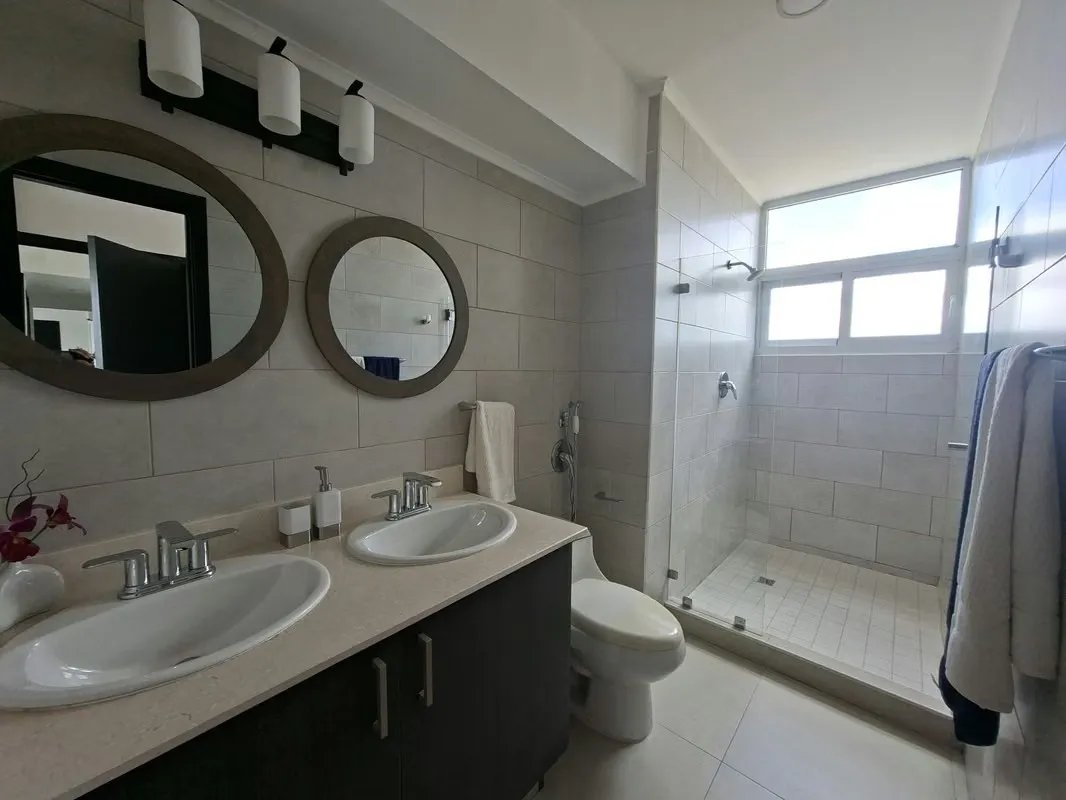 Lujoso Apartamento en PH Country Heights | Altos de Panamá | 218 m²