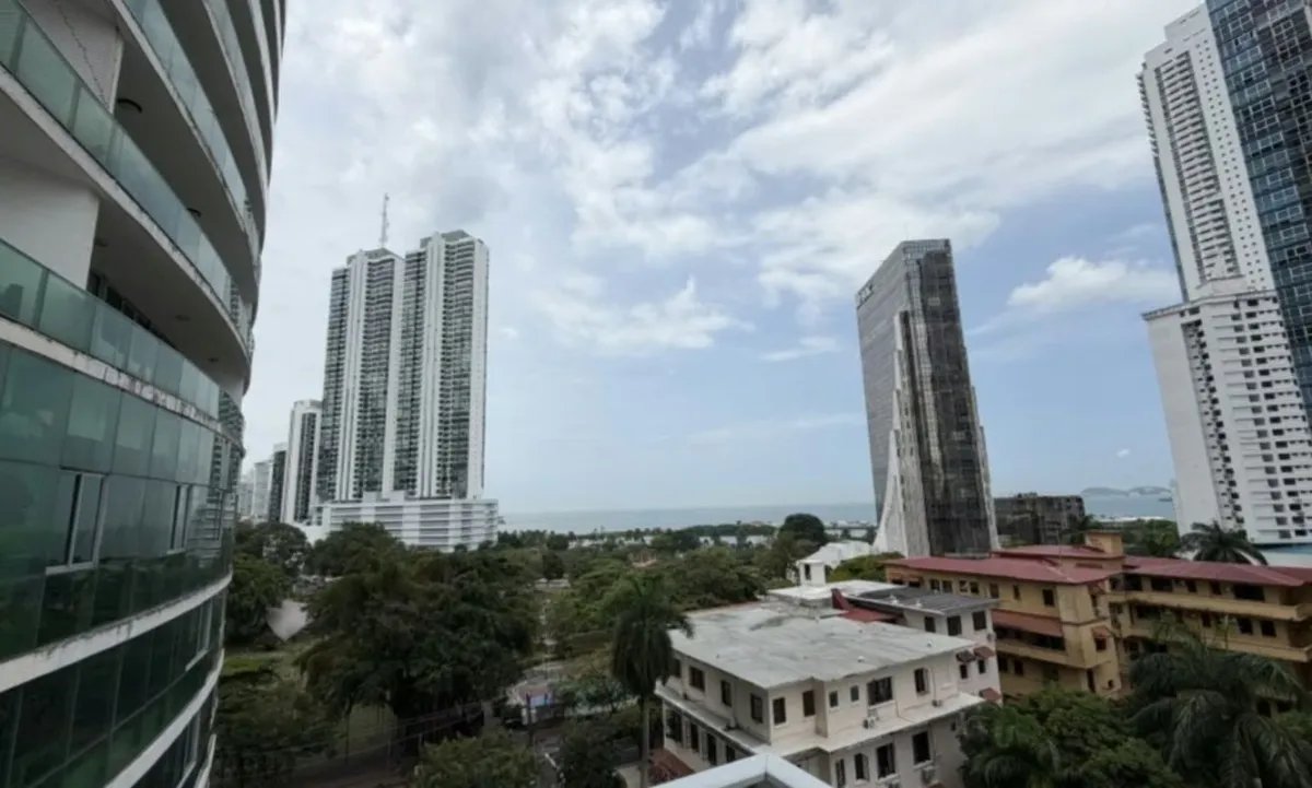 Furnished 1-Bedroom Apartment for Rent on Avenida Balboa | Allure at the Park