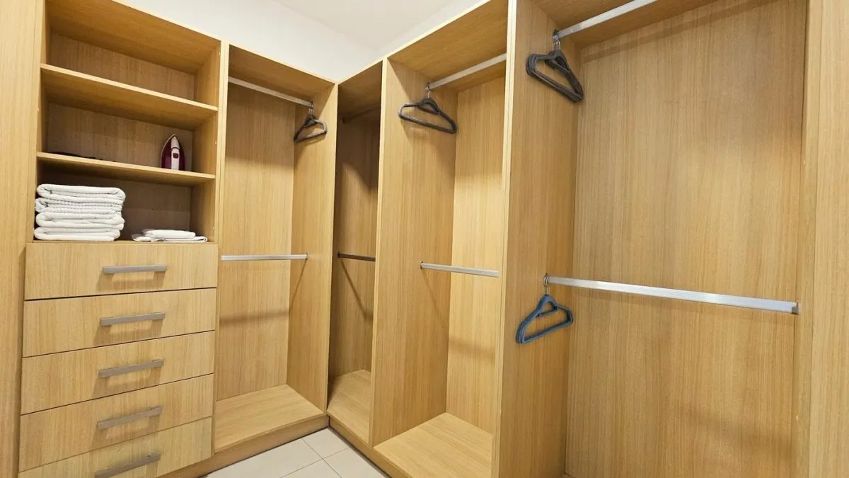 FURNISHED APARTMENT