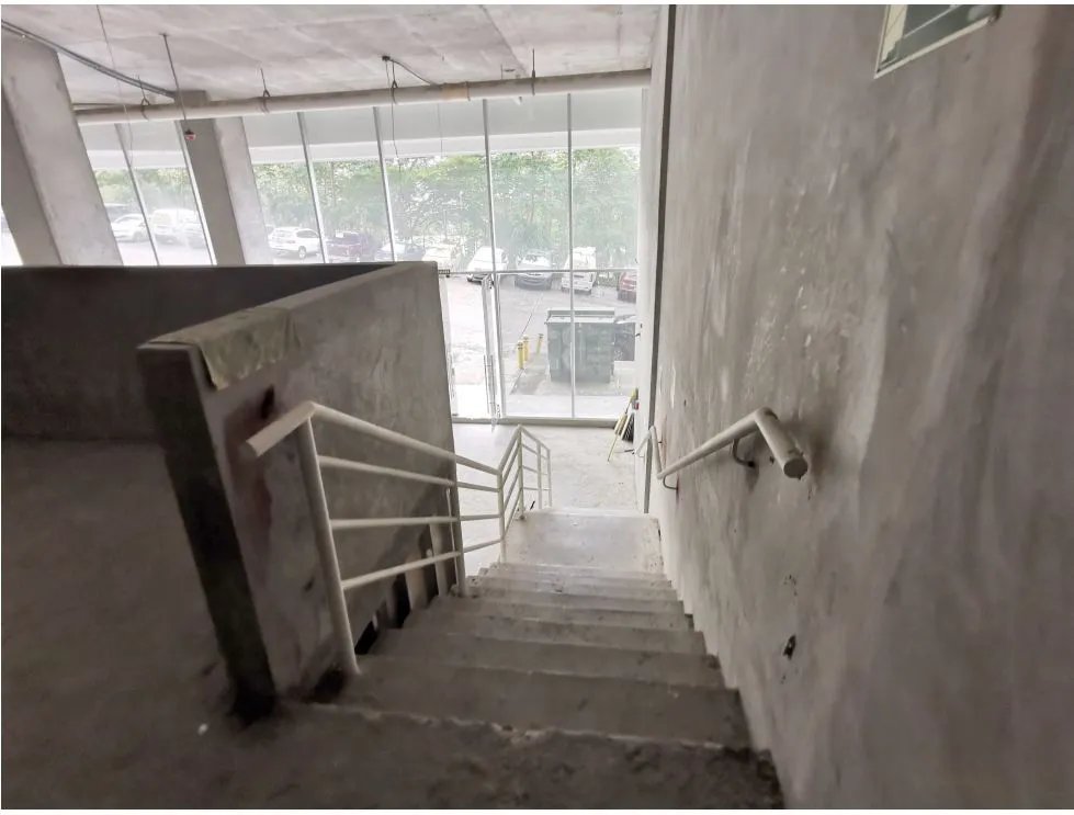 Venta/Alquiler de locales de 2 niveles en SKy Point, Tumba Muerto. LM