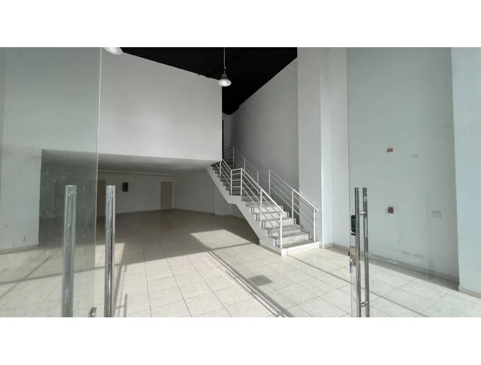 Venta/Alquiler de locales de 2 niveles en SKy Point, Tumba Muerto. LM