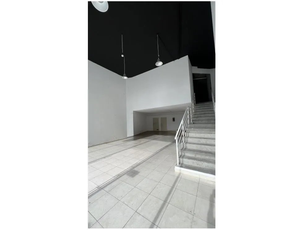 Venta/Alquiler de locales de 2 niveles en SKy Point, Tumba Muerto. LM