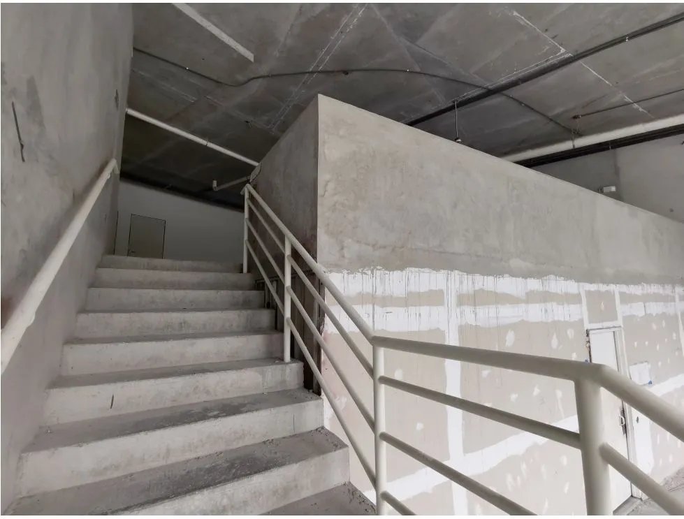 Venta/Alquiler de locales de 2 niveles en SKy Point, Tumba Muerto. LM