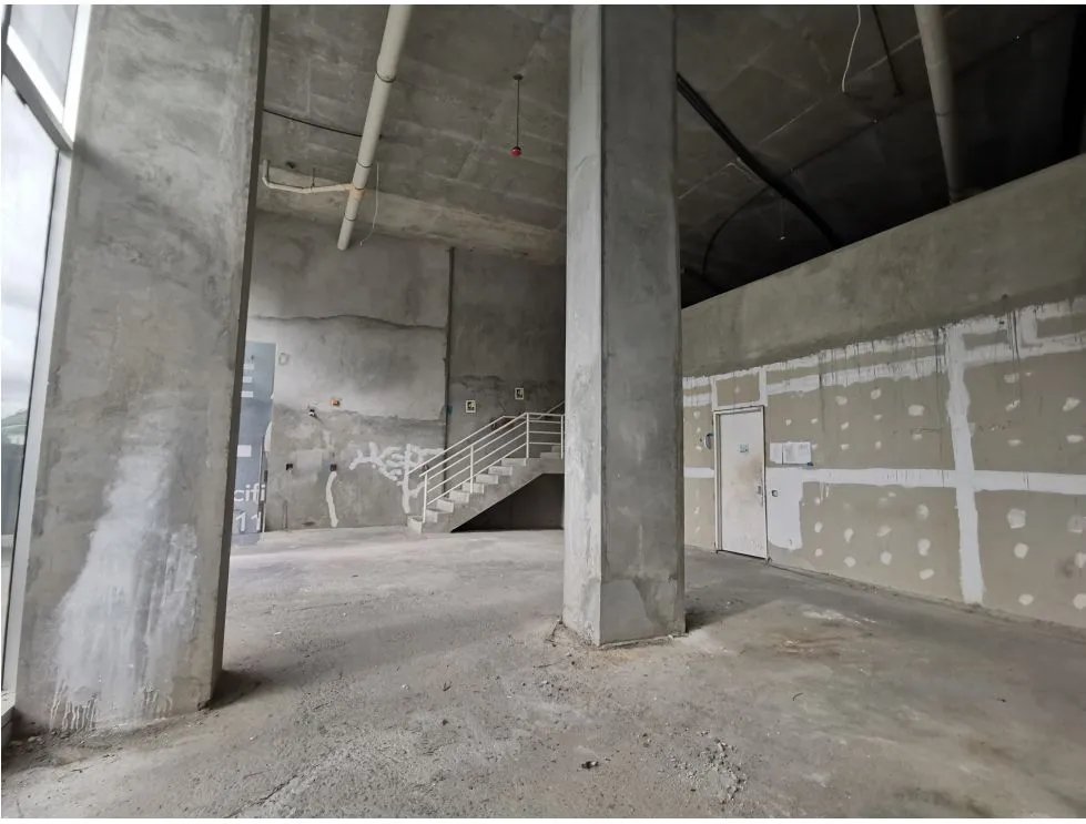 Venta/Alquiler de locales de 2 niveles en SKy Point, Tumba Muerto. LM