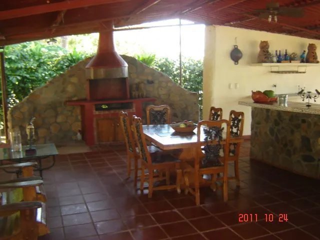 Casa para Alugar e à Venda em Antón