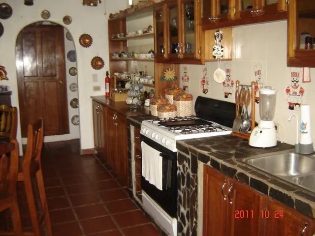 Casa para Alugar e à Venda em Antón