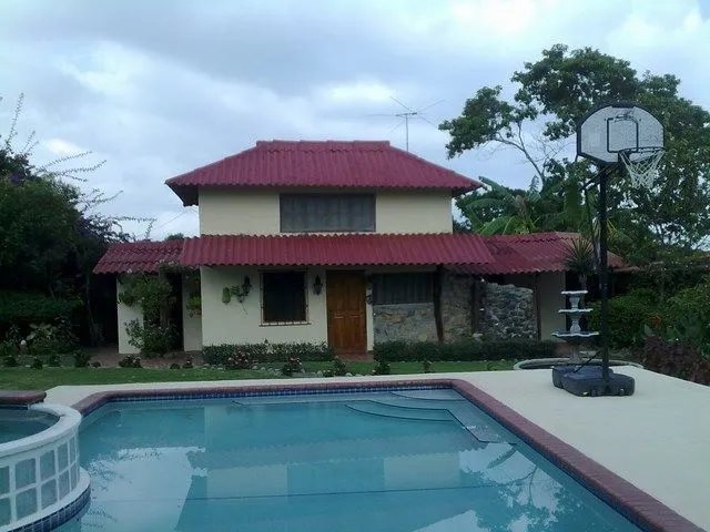 Casa para Alugar e à Venda em Antón
